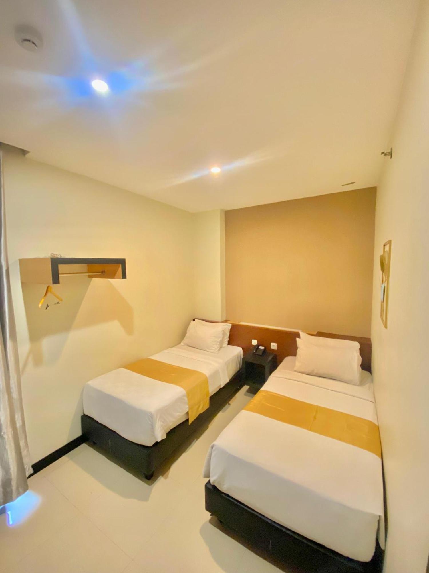 Jle'S Hotel Manado Exterior photo